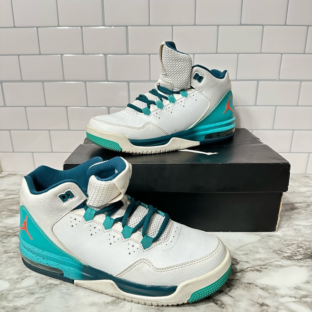 ✨Nike Jordan Flight in good/Fair condition. Lightly Worn.✨ - Picture 3 of 5